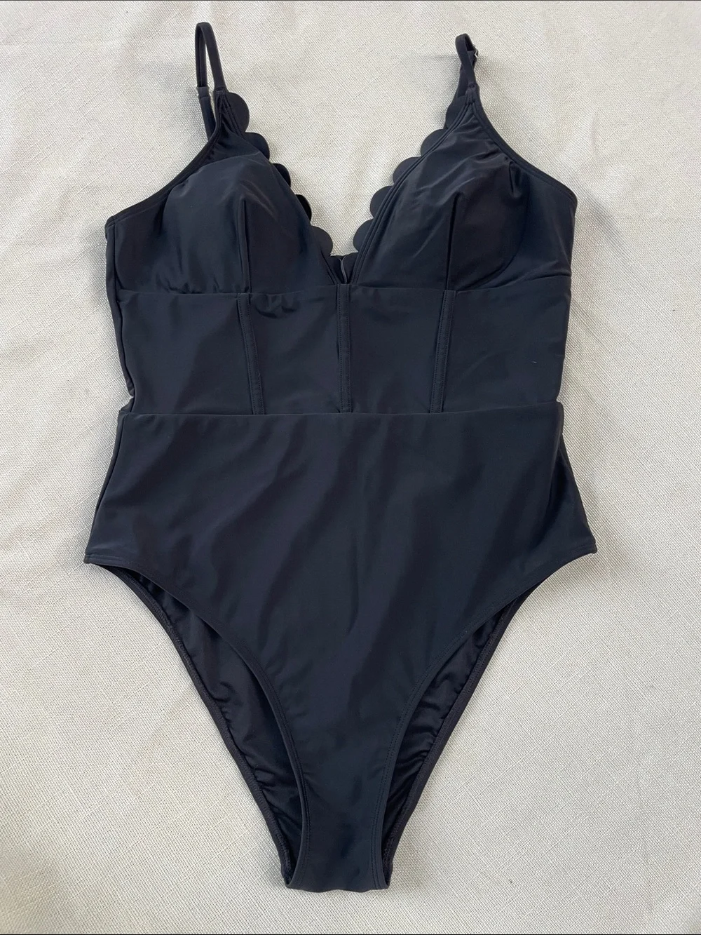 Scallop Edge One-Piece Swimsuit - Black